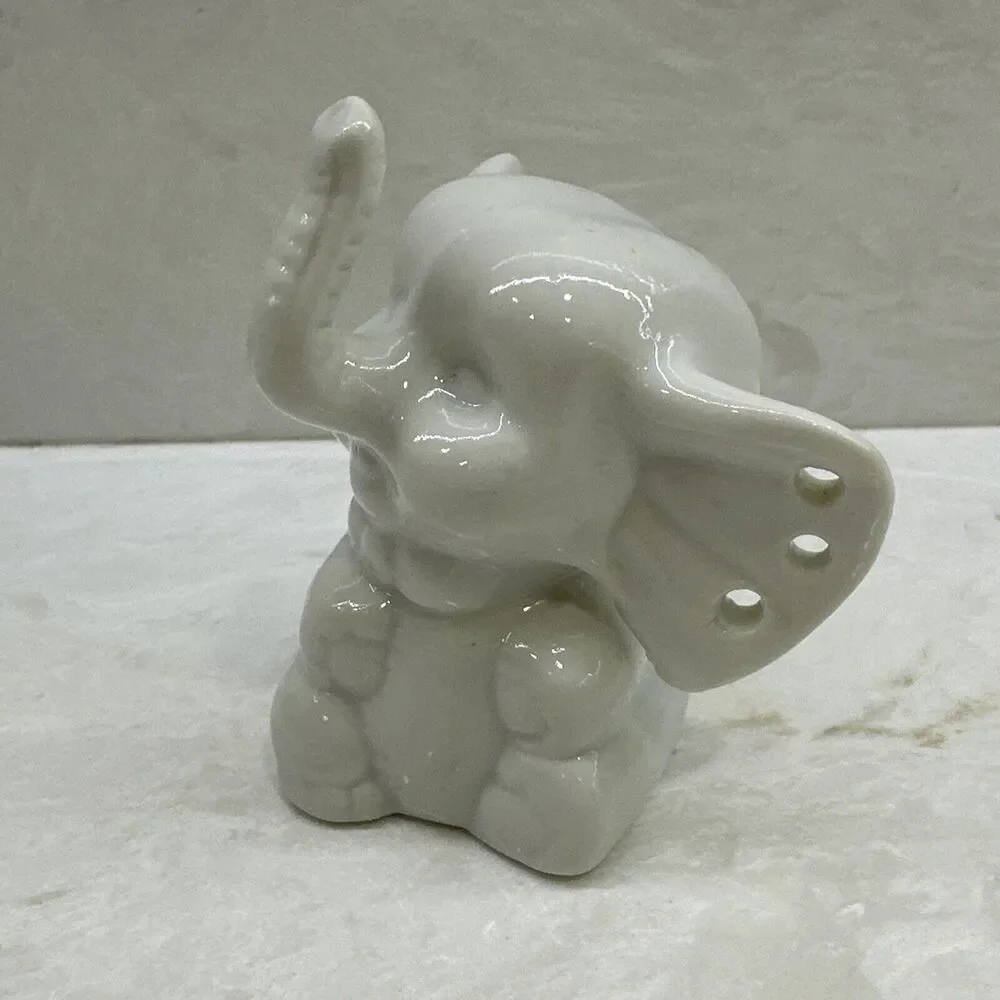Vintage 70s White Porcelain Baby Elephant Earring Holder 3